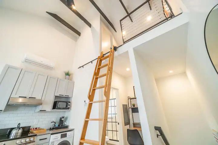The Loft @ Center Apartment *