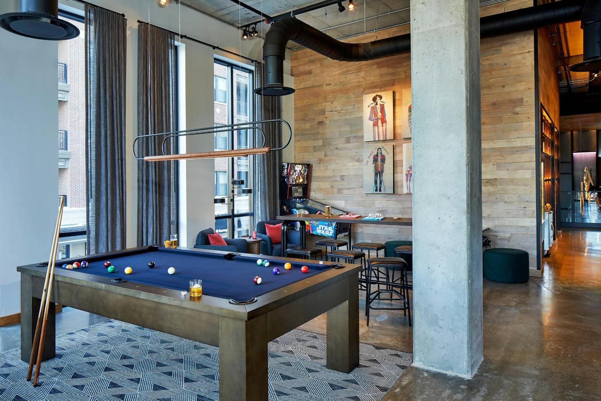 Moxy Short North 3*
