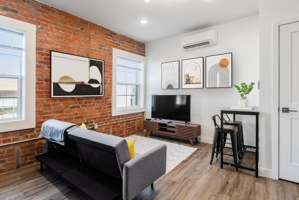 Trendy Loft Escape With Pool Table Bring Your Pets Apartment