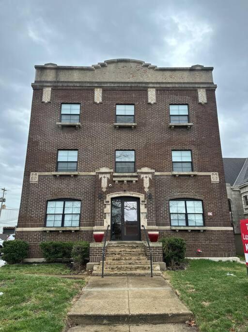Gem With Pool Table! Pets Welcome! Apartment