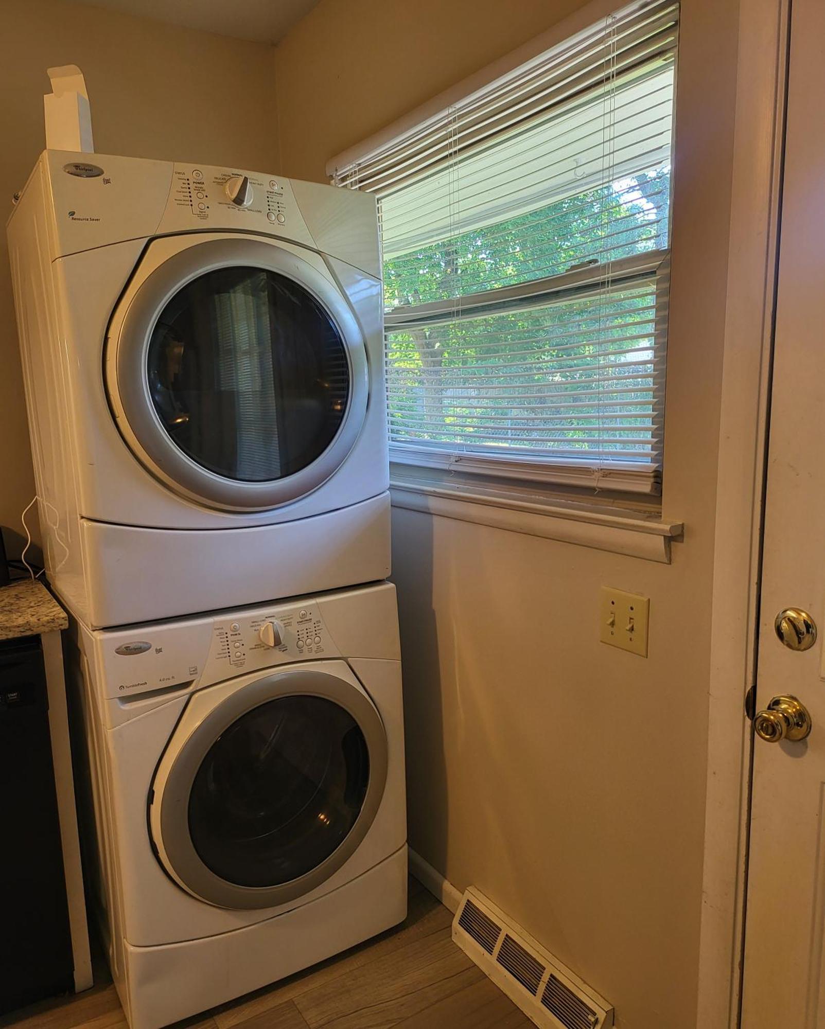 Homestay Private One Bedroom And Walk In Bathroom Unit, 2 Min From Osu, Free Parking, Wi-fi, Ac, Washer And Dryer, Expocenter, Riverside Methodist Hospital *