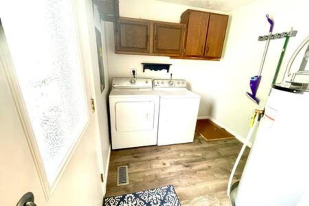 Ranch - 3 Bed - Hot Tub - King Bed - Fenced - Pets - Kids - Wifi Columbus