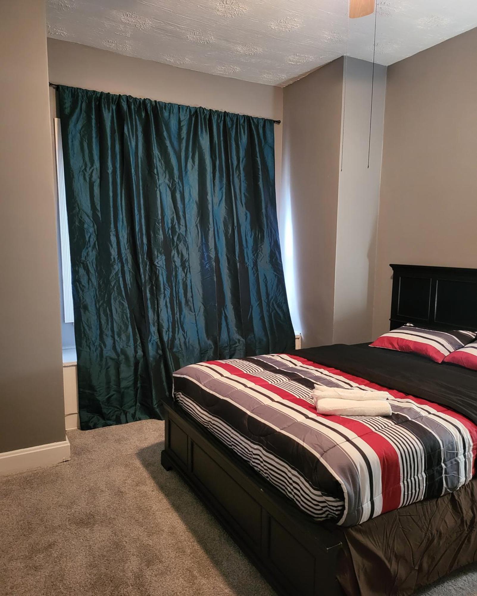 Queen Room, Airport Location, Free Wifi Homestay *