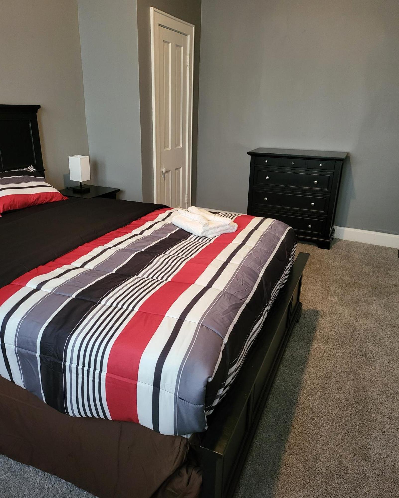 Homestay Queen Room, Airport Location, Free Wifi *