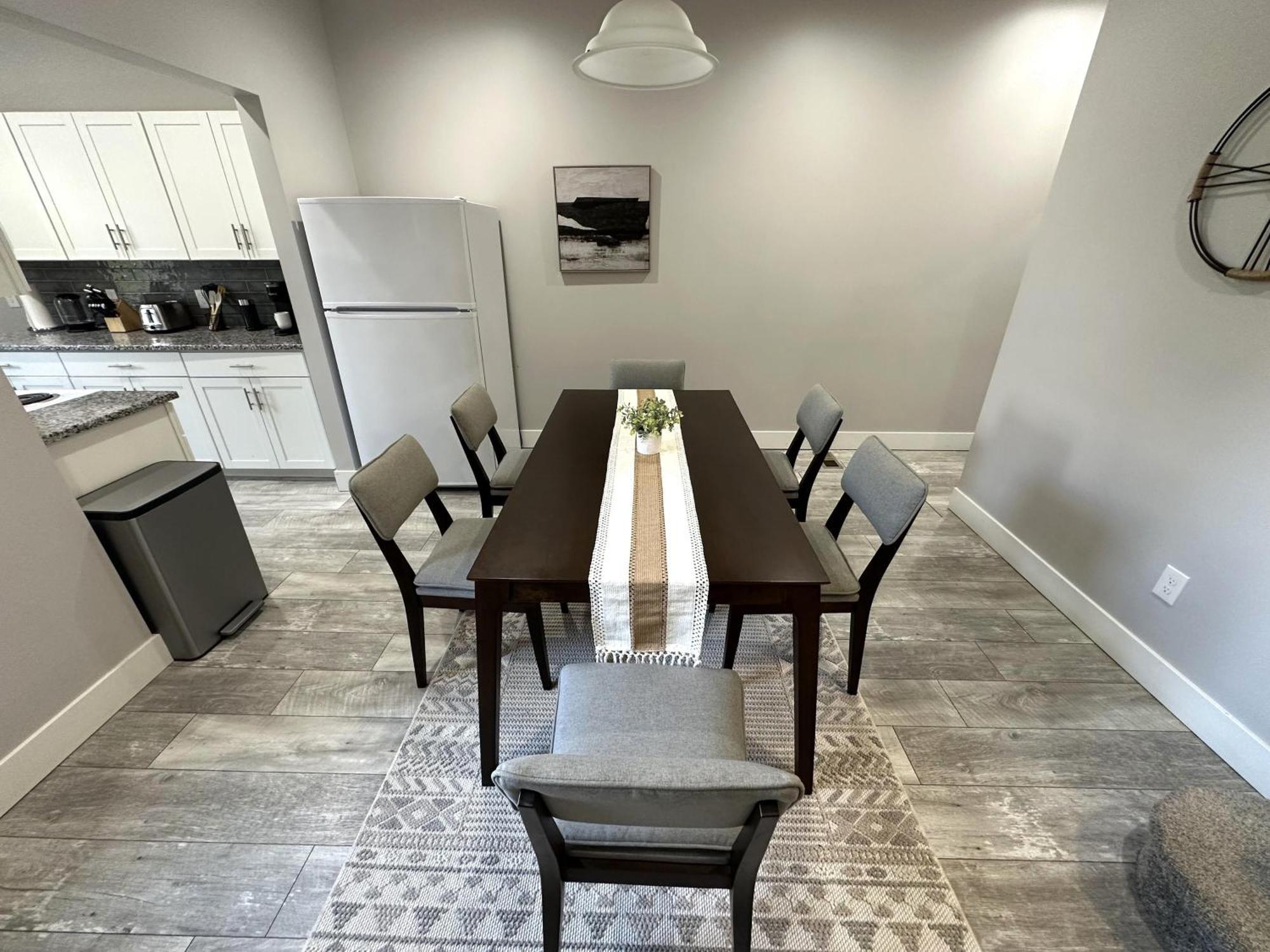 Apartment Charming 2br Near Downtown & Attractions