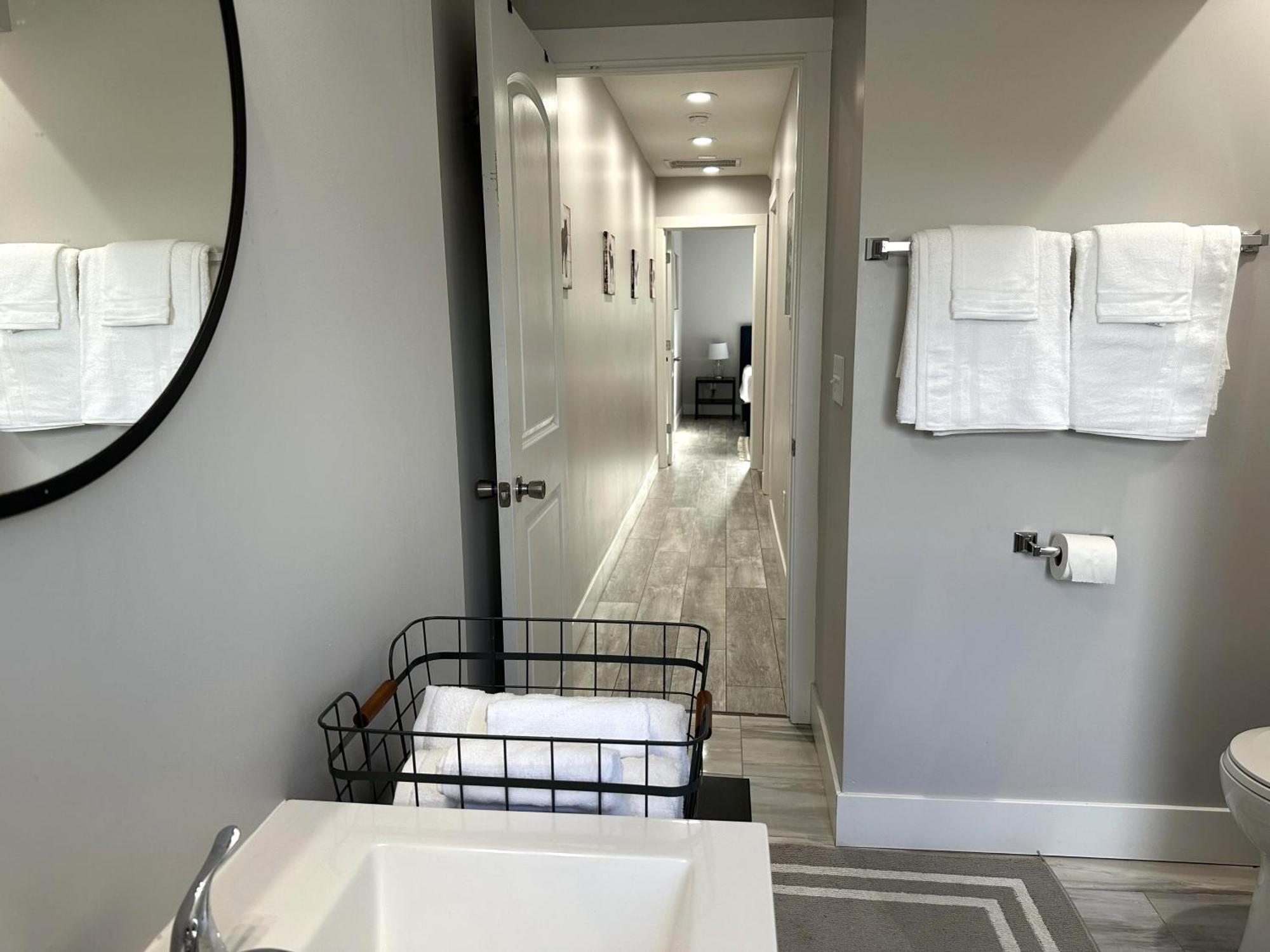 Charming 2br Near Downtown & Attractions *