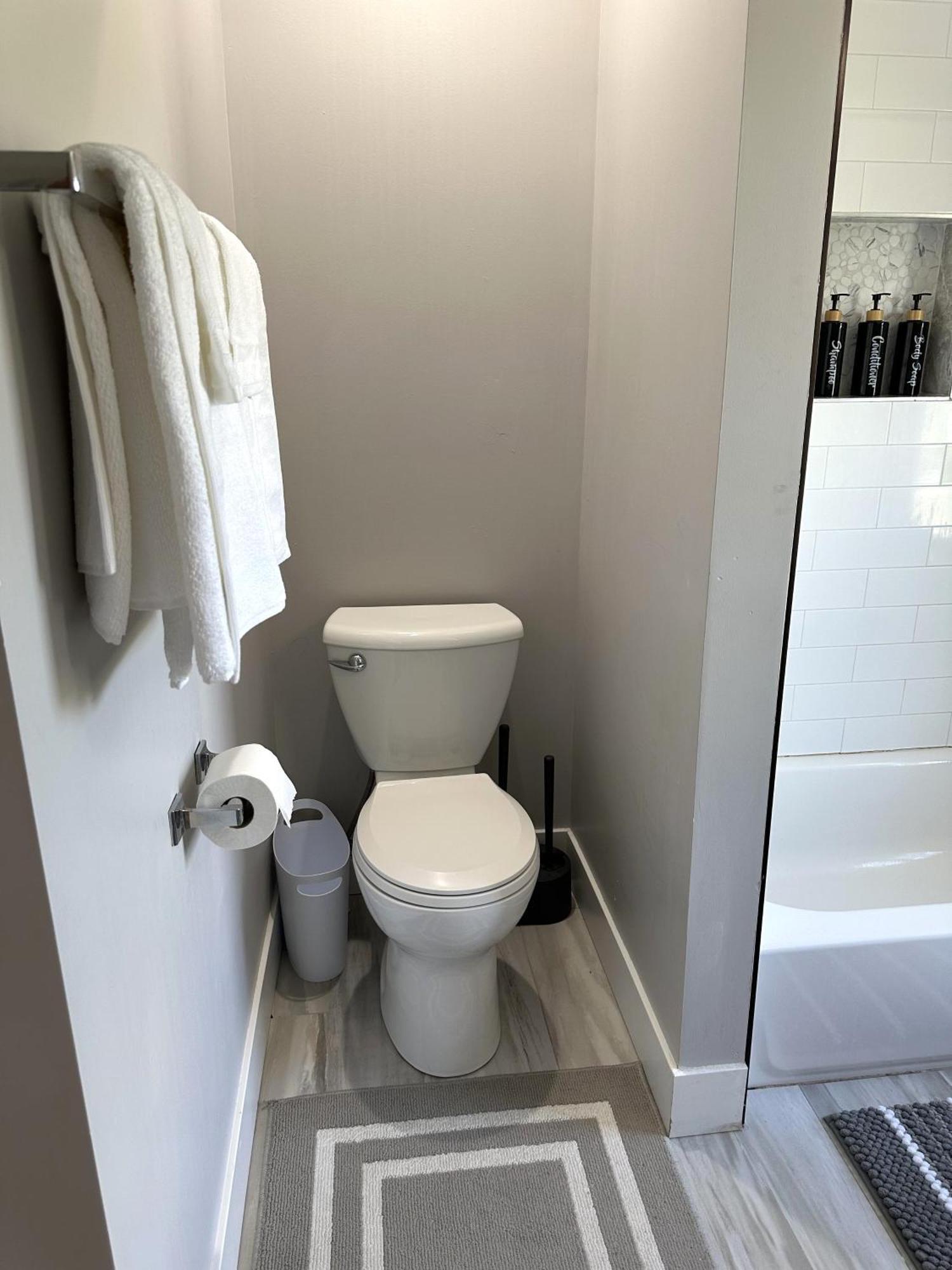 Apartment Charming 2br Near Downtown & Attractions