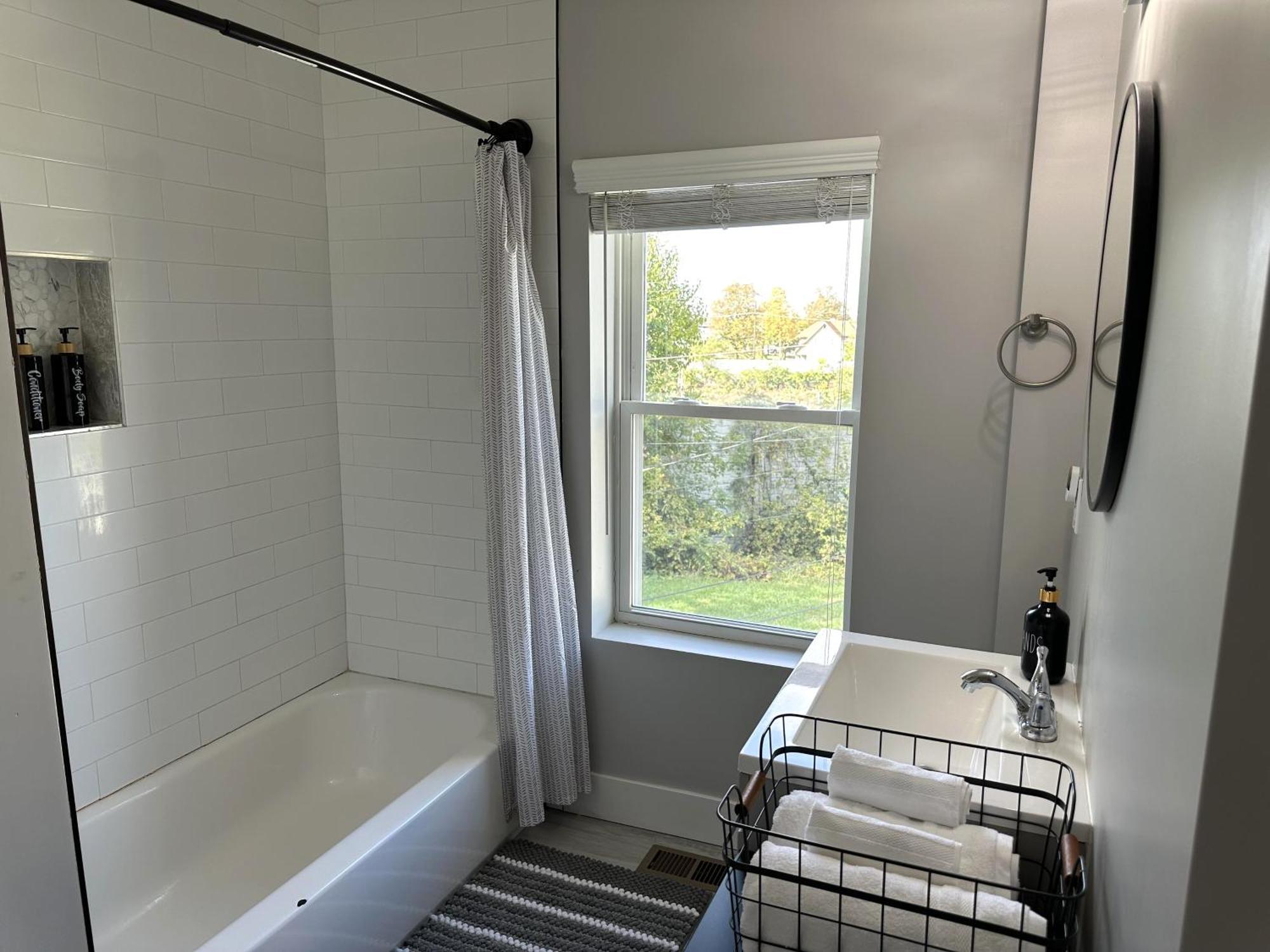 Charming 2br Near Downtown & Attractions Apartment Columbus