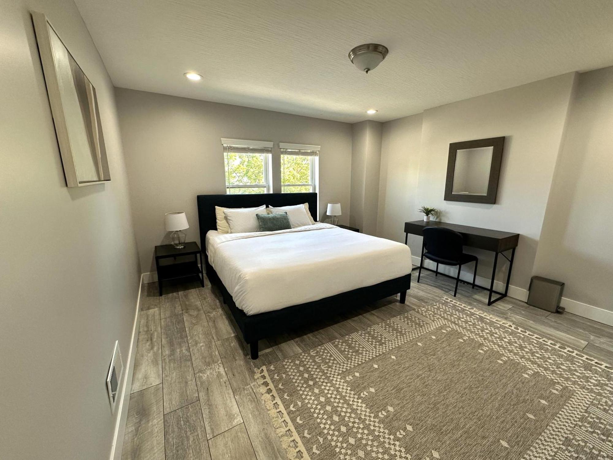 Apartment Charming 2br Near Downtown & Attractions
