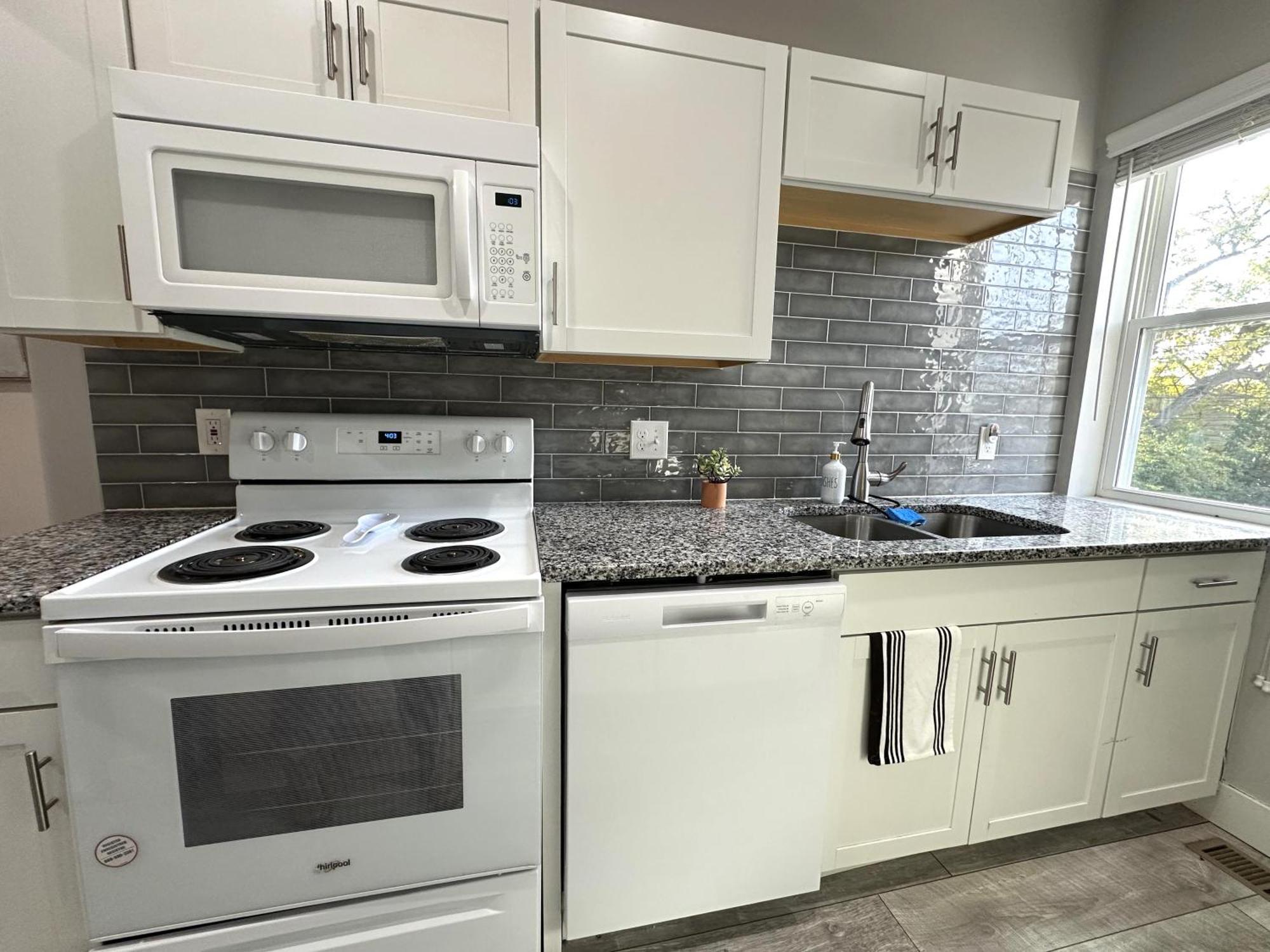 Apartment Charming 2br Near Downtown & Attractions *