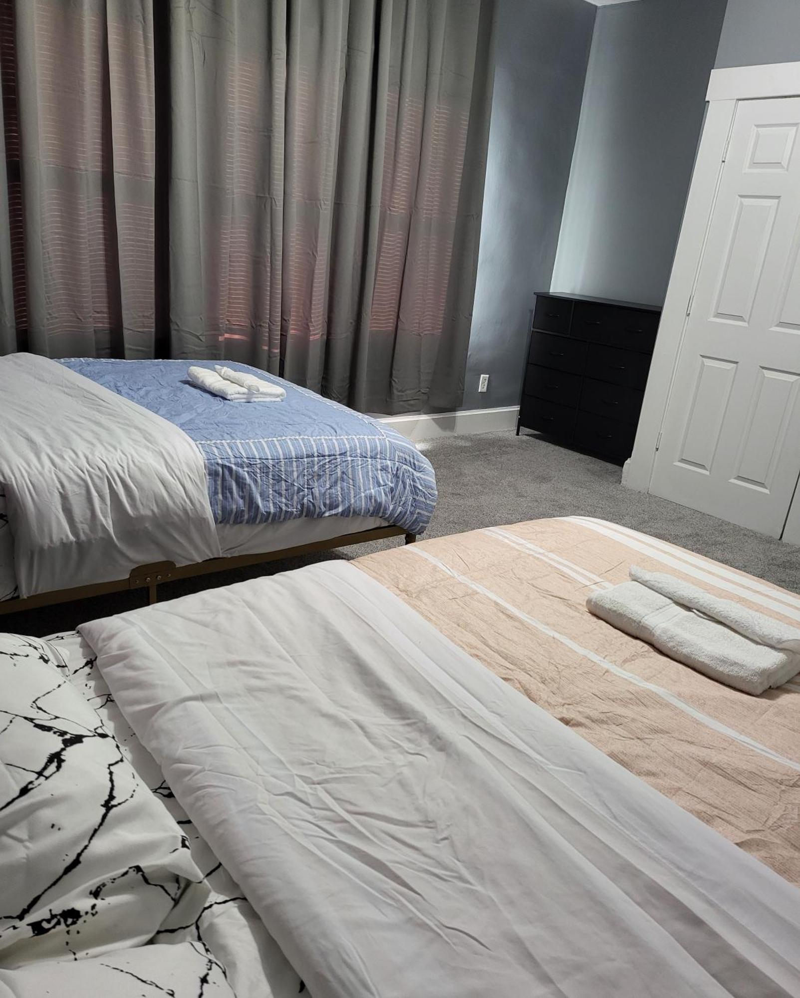 Guest With Two Double Beds In Oh, Airport Location *