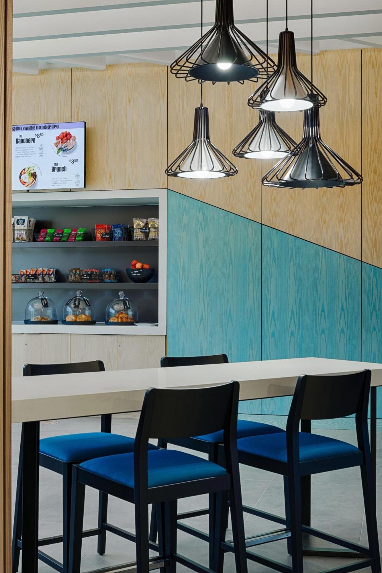Aloft Hotel 3*