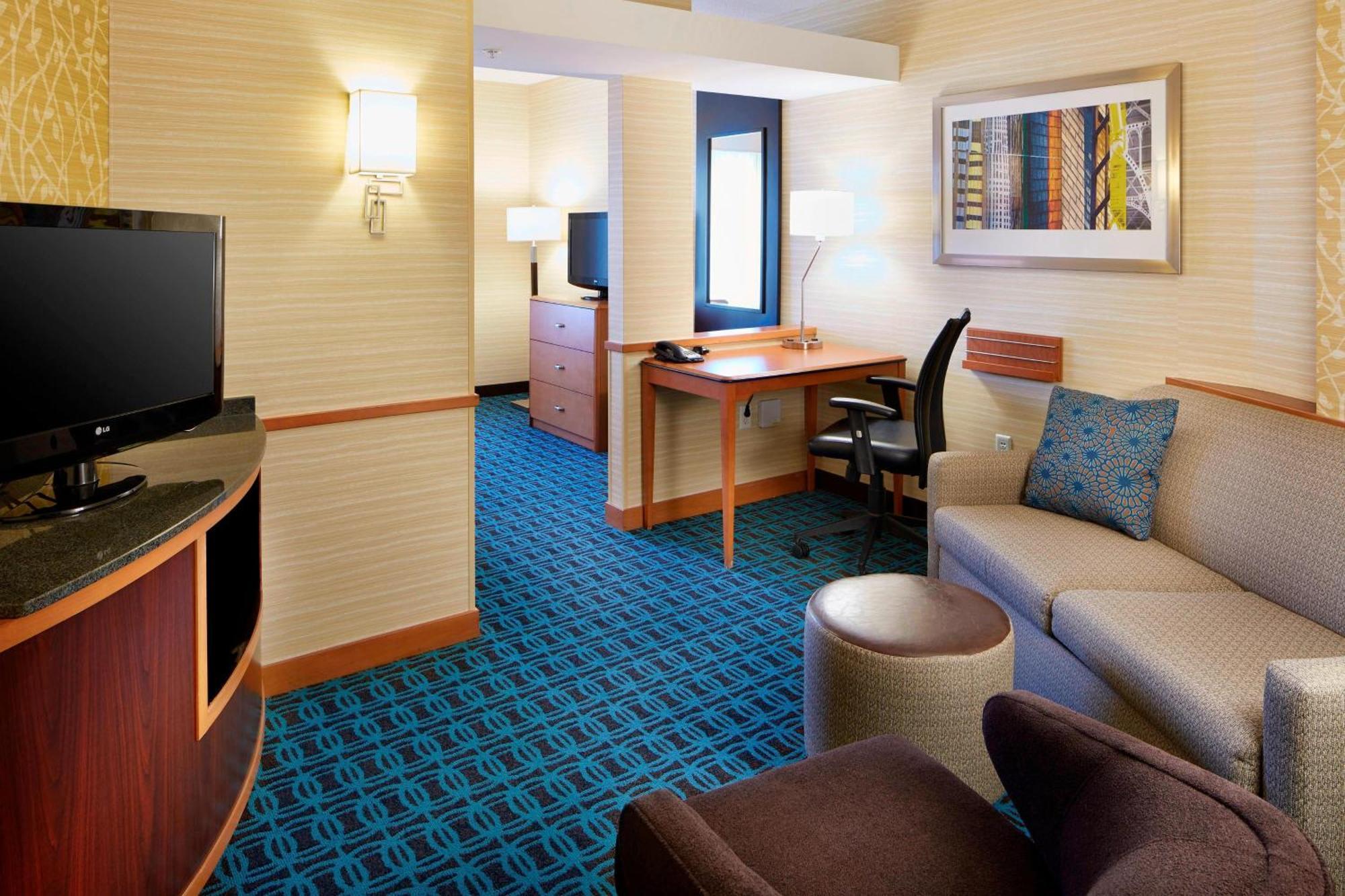 Fairfield And Polaris Hotel