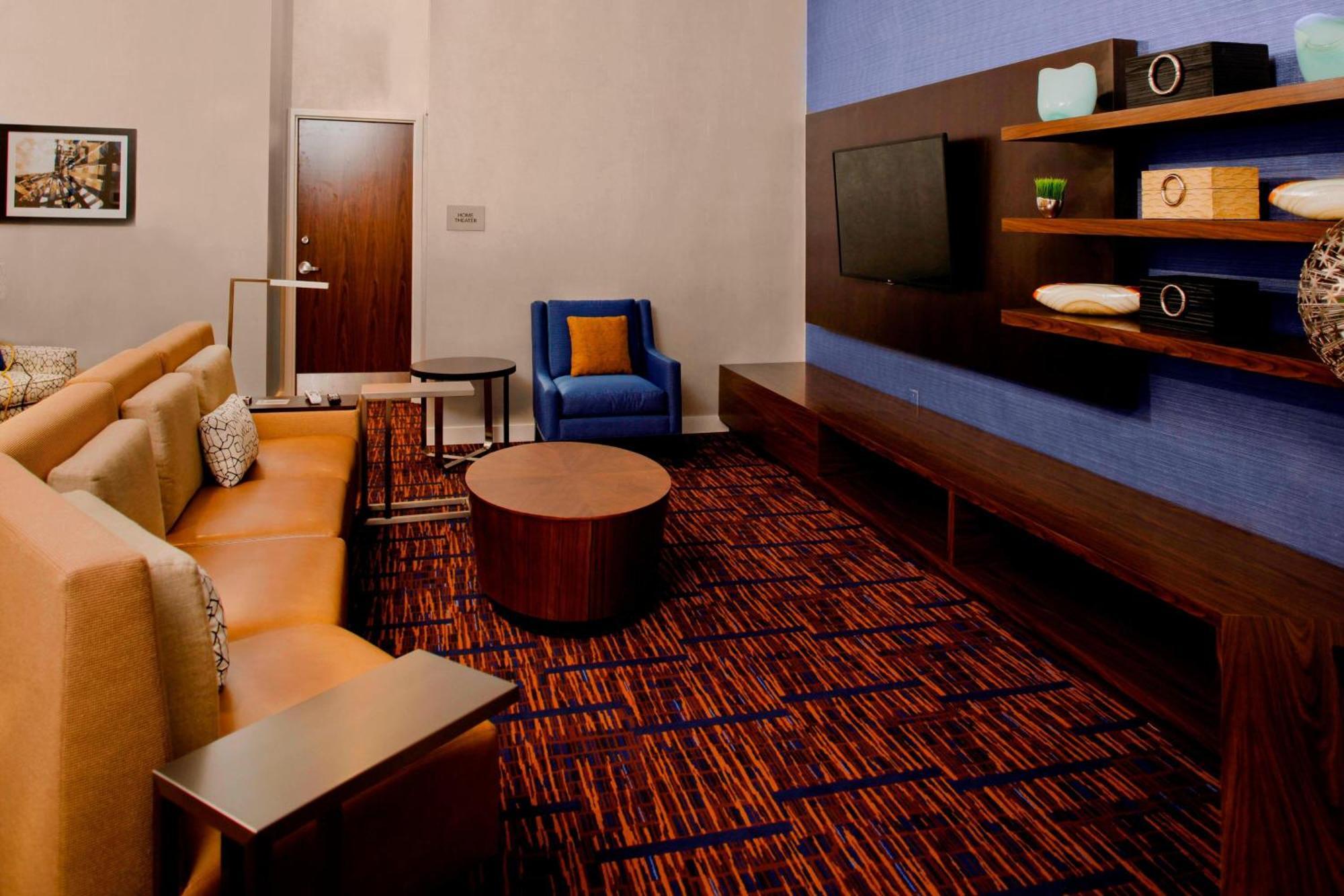 Courtyard Downtown 3* Columbus