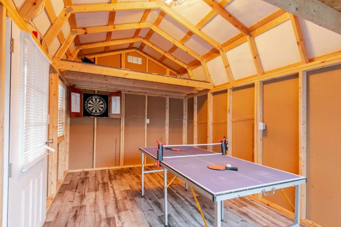 Ranch - 3 Bed - Hot Tub - King Bed - Fenced - Pets - Kids - Wifi *