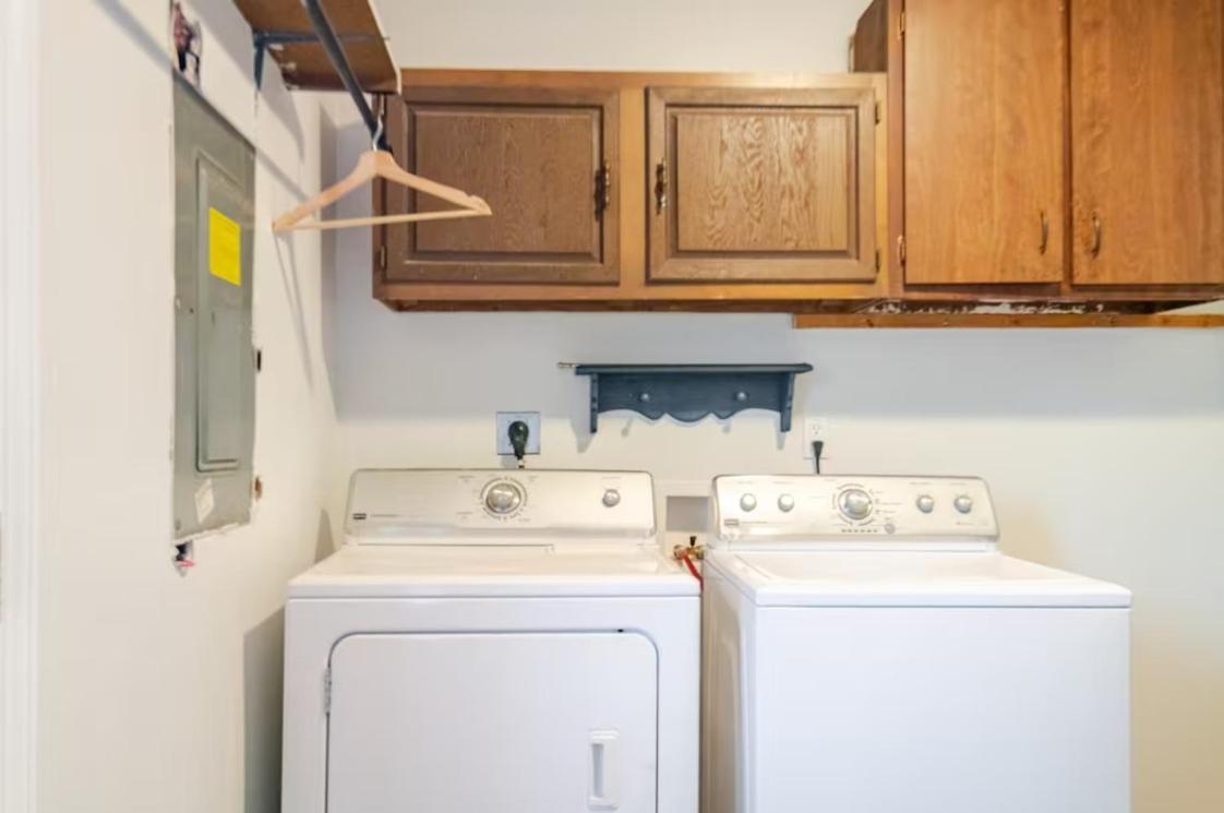 Ranch - 3 Bed - Hot Tub - King Bed - Fenced - Pets - Kids - Wifi *