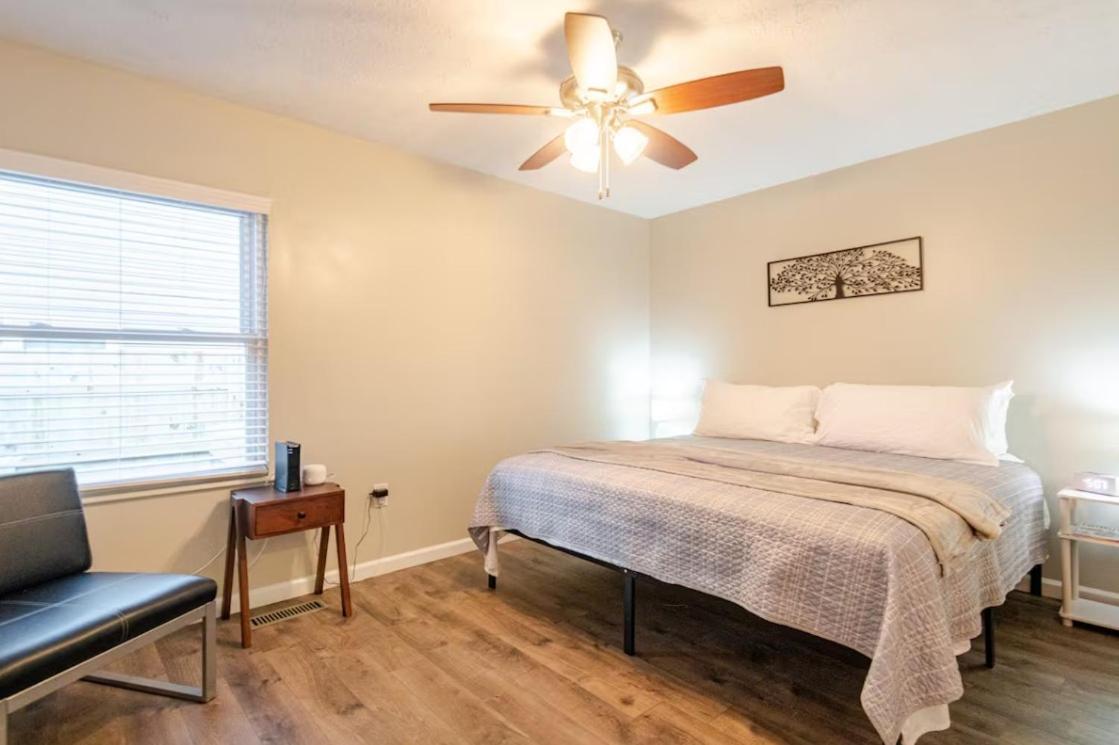 Ranch - 3 Bed - Hot Tub - King Bed - Fenced - Pets - Kids - Wifi * Columbus