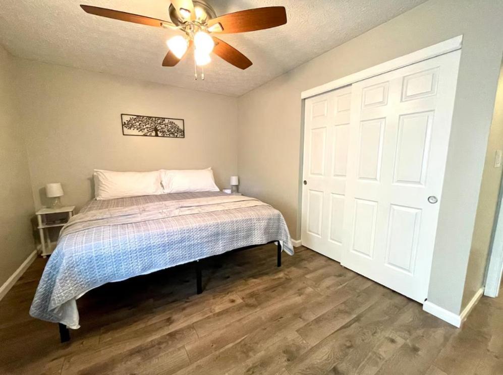 Ranch - 3 Bed - Hot Tub - King Bed - Fenced - Pets - Kids - Wifi Holiday home