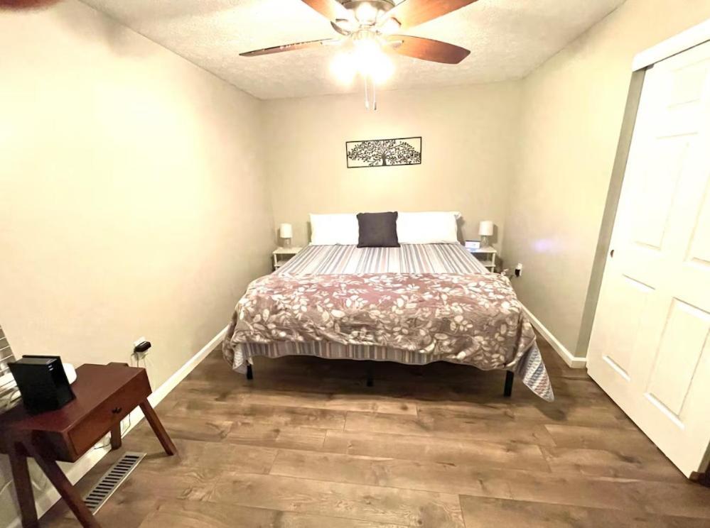 Ranch - 3 Bed - Hot Tub - King Bed - Fenced - Pets - Kids - Wifi *
