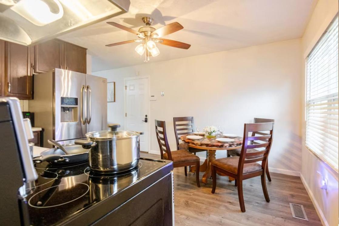 Ranch - 3 Bed - Hot Tub - King Bed - Fenced - Pets - Kids - Wifi Holiday home Columbus
