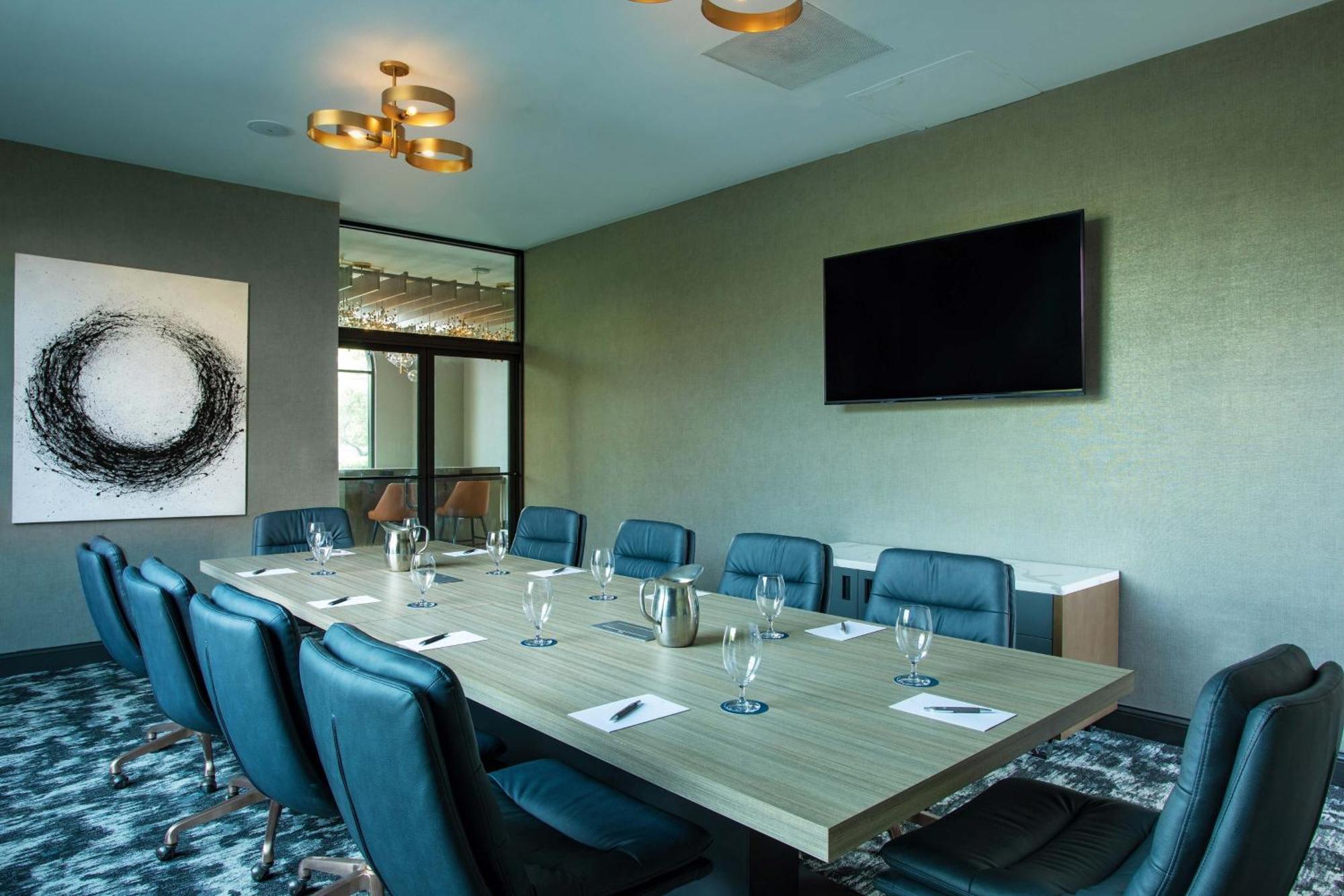 Sheraton Worthington Hotel 4*