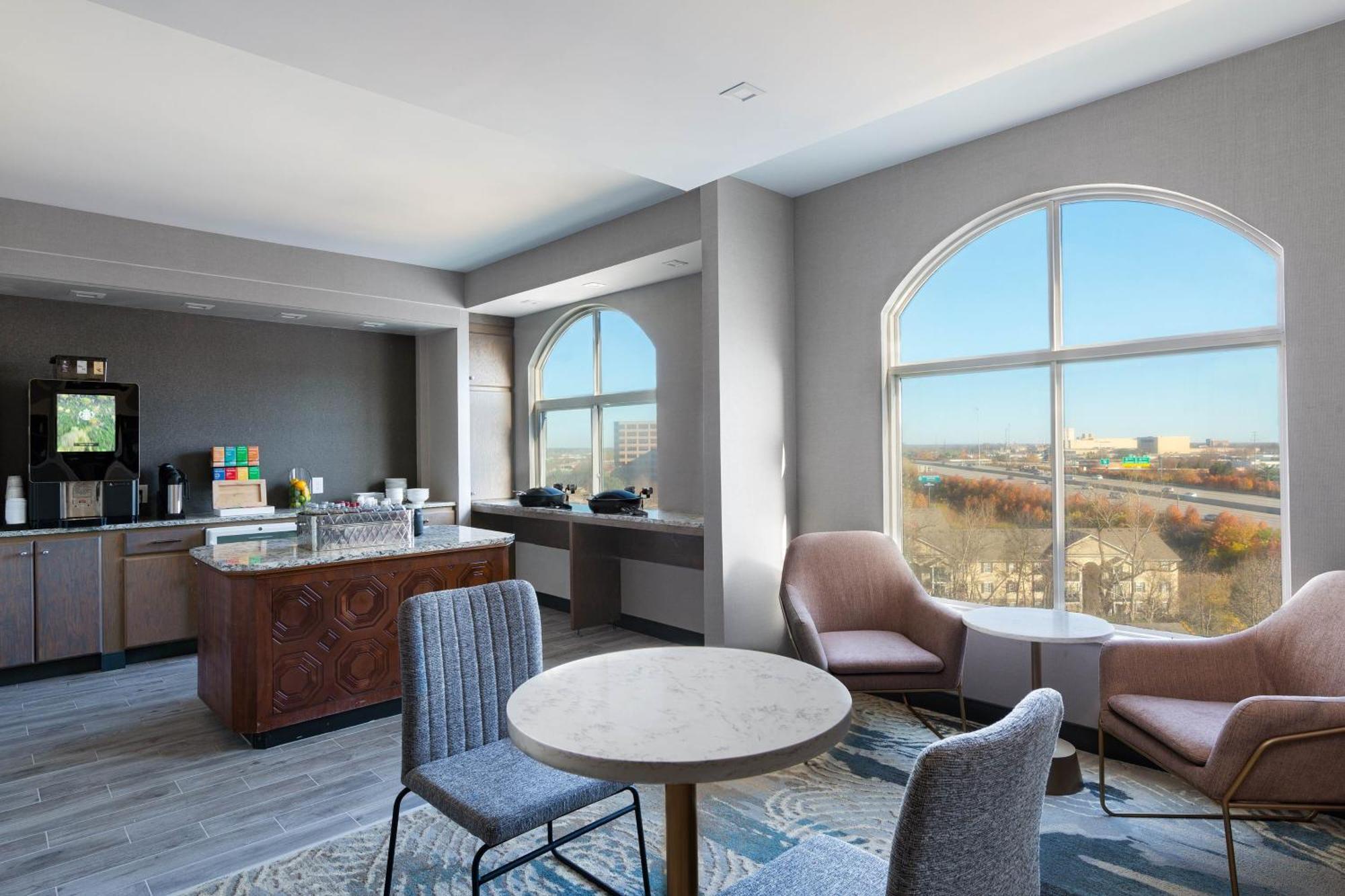 Sheraton Worthington Hotel 4*