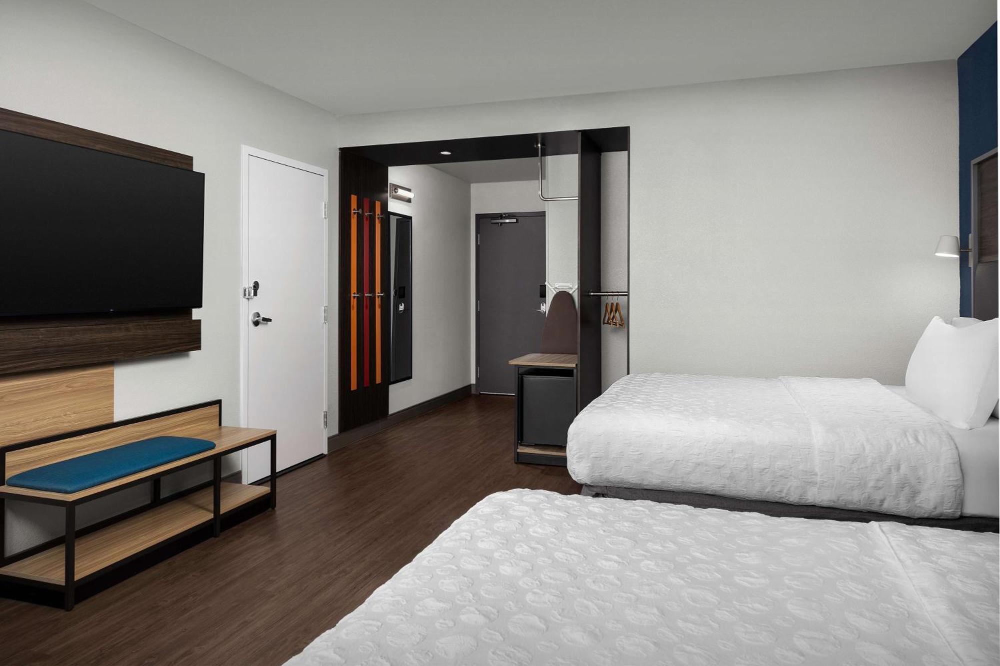 Tru By Hilton East Broad 3*