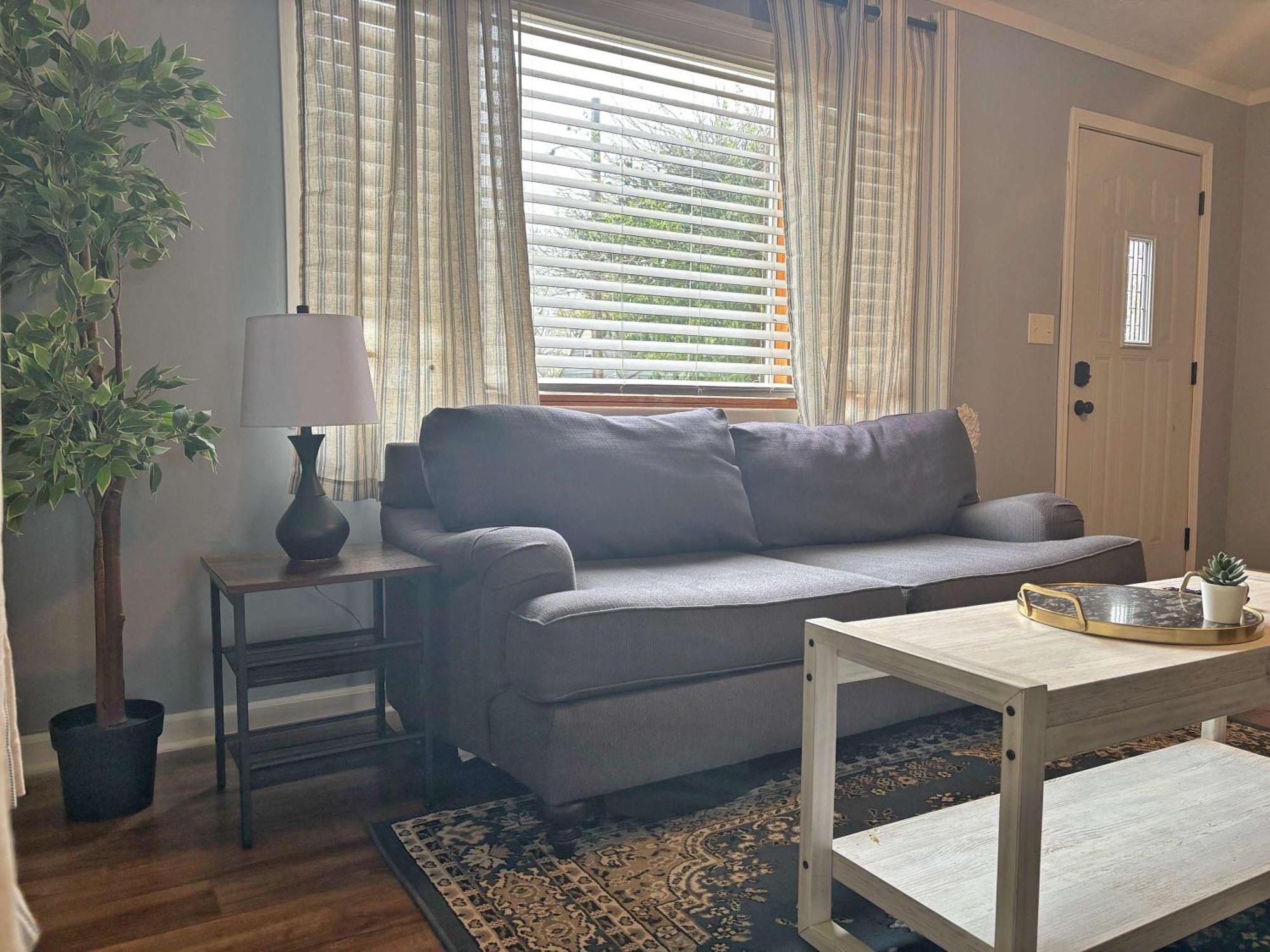 Housepitality - The Sunset House * Columbus