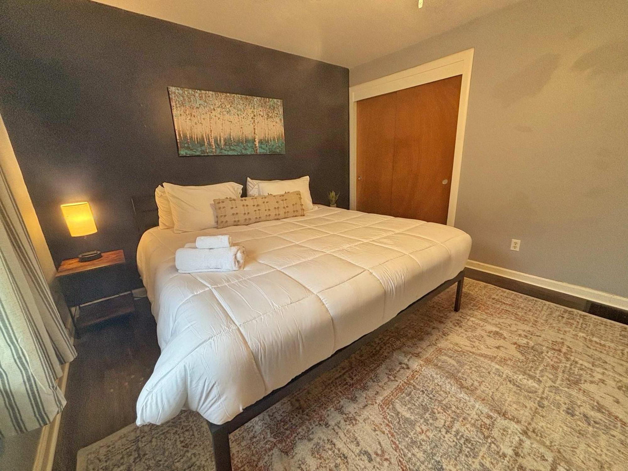Housepitality - The Sunset House * Columbus