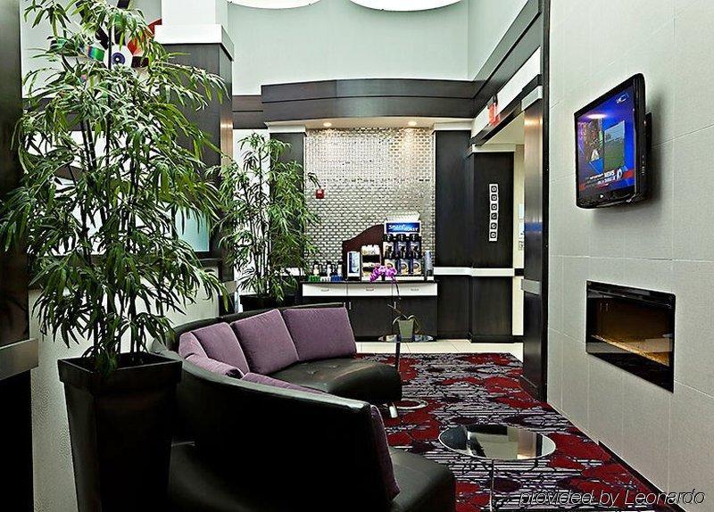 Express & - Polaris Parkway / By Ihg Inn