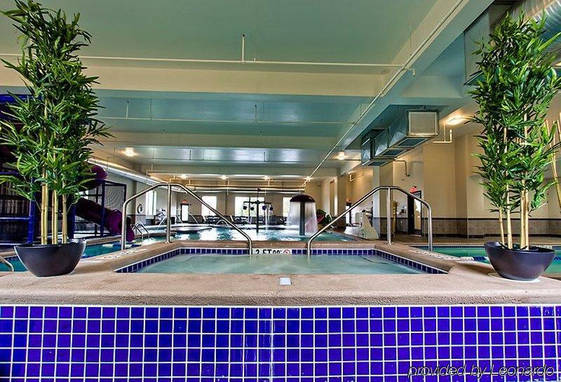Express & - Polaris Parkway / By Ihg