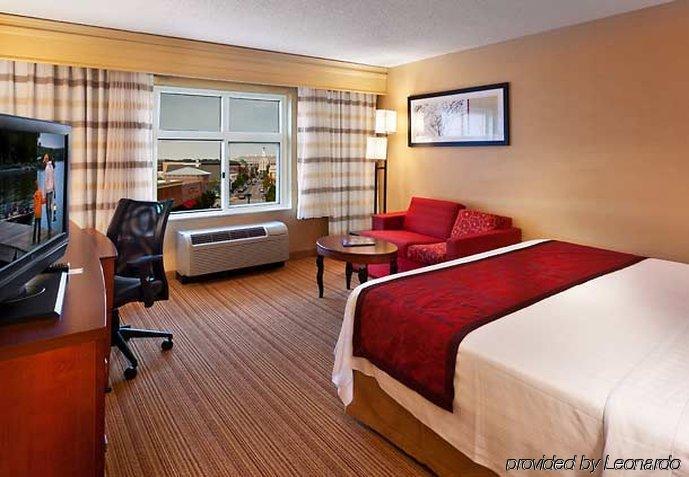 Courtyard Easton 3*