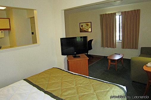 Suburban East Hotel 2*