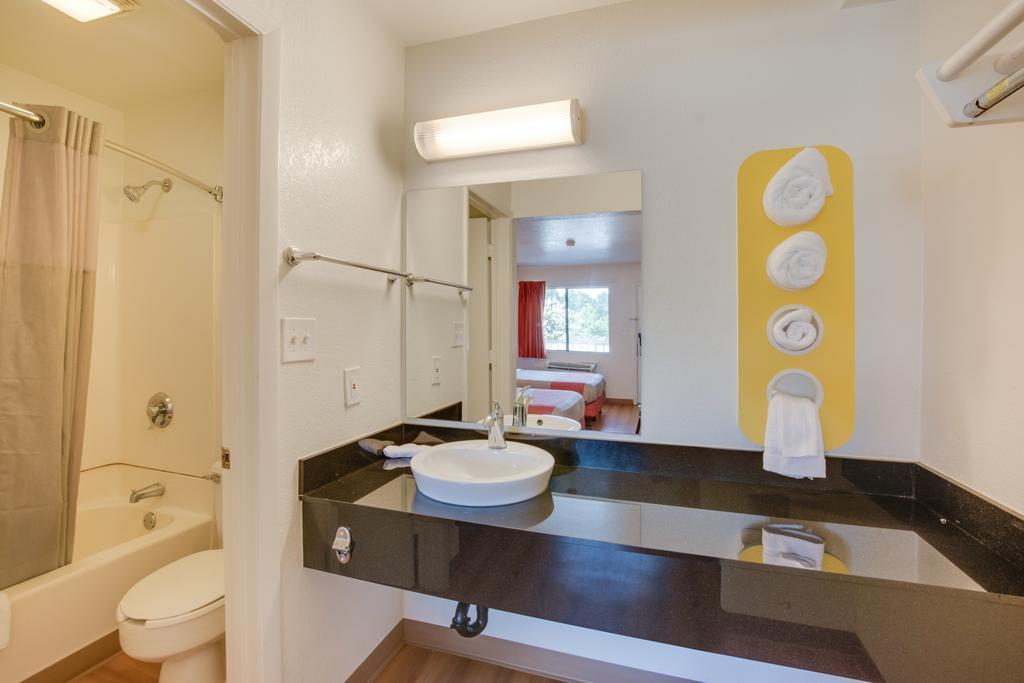 Hotel 6-columbus, Oh - West