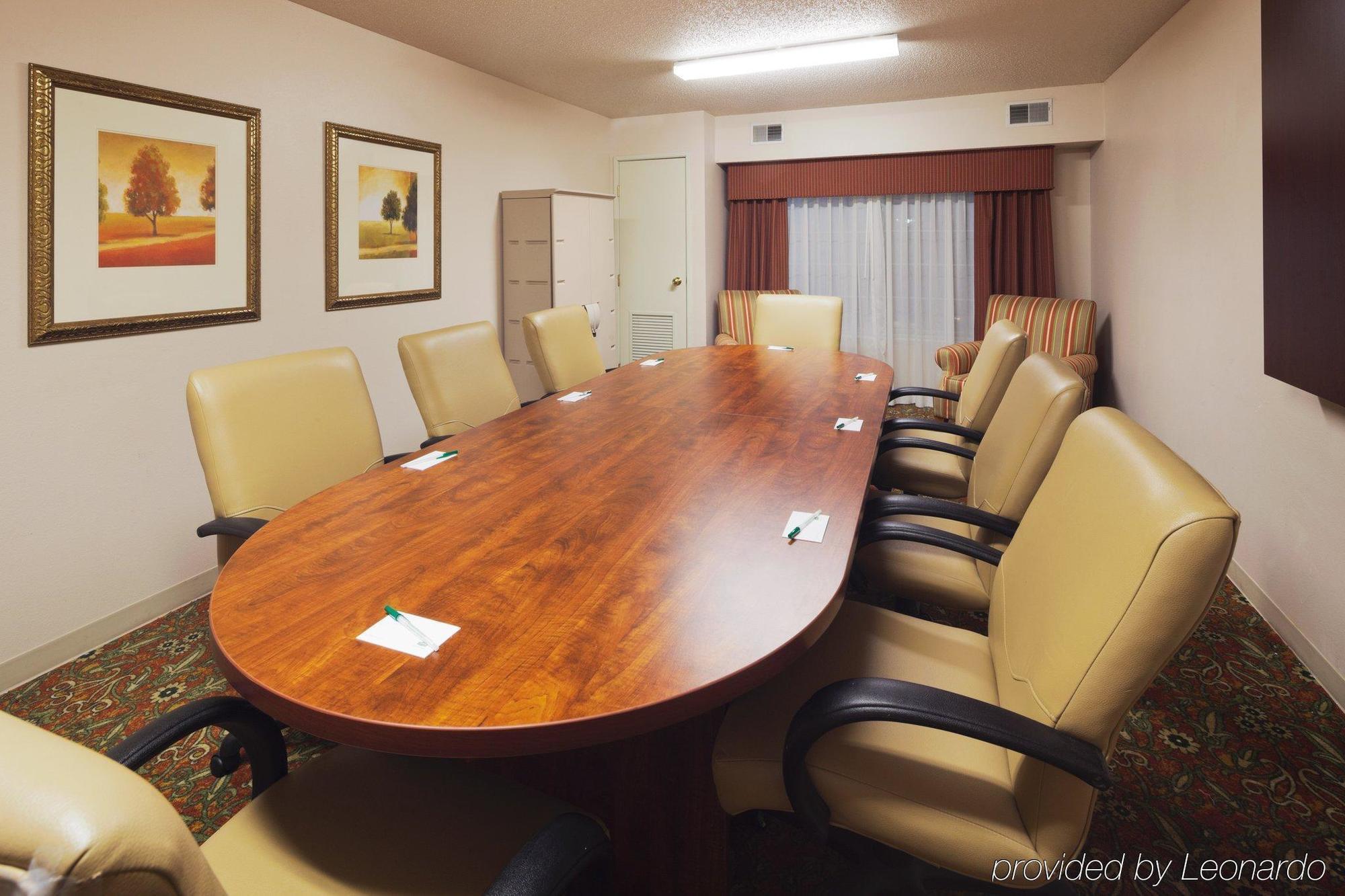 Country & By Radisson, Airport, Oh 3*