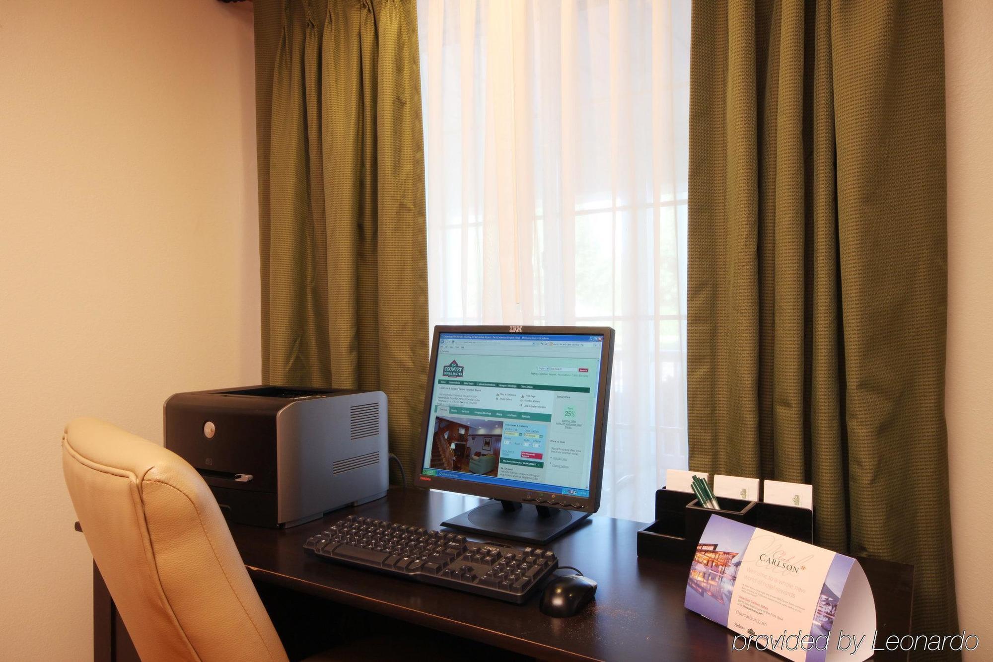 Country & By Radisson, Airport, Oh 3*