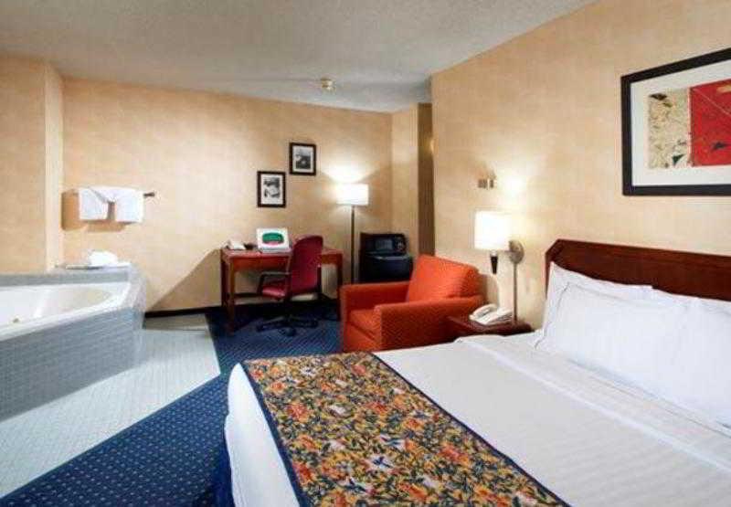 Courtyard Downtown Hotel 3*