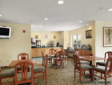Hotel Super 8 By Wyndham West 2*