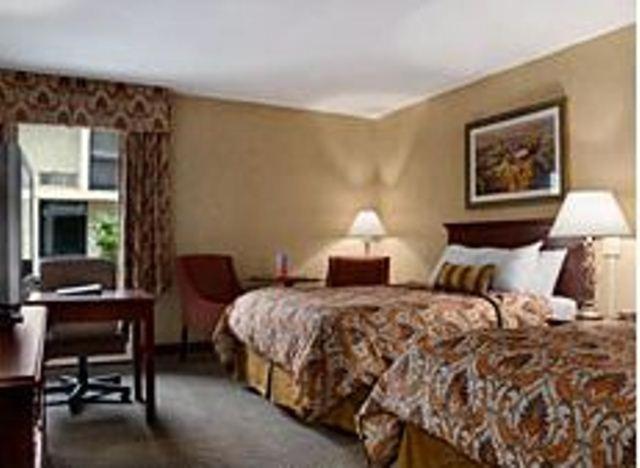 Ramada Plaza Hotel 3*