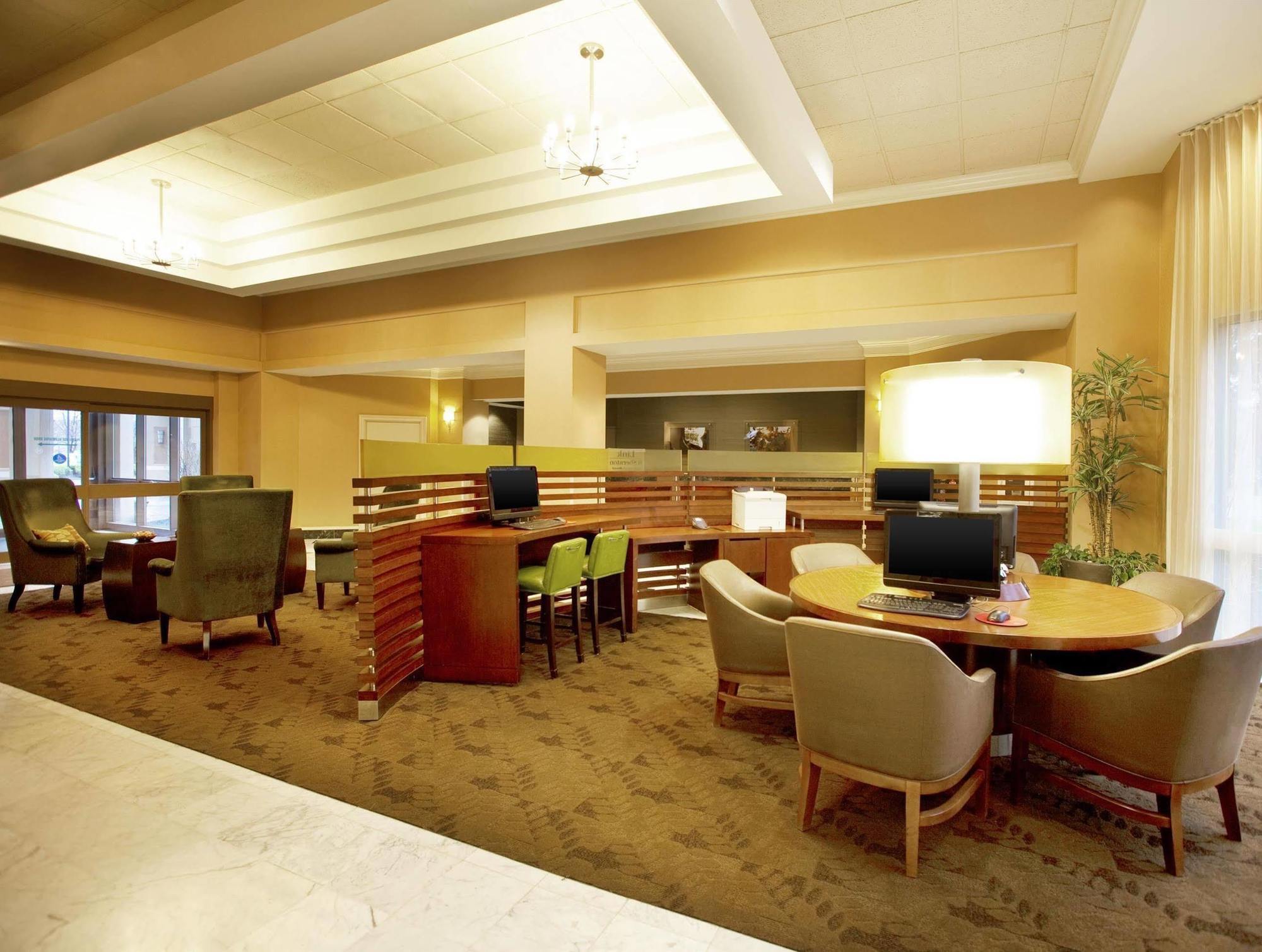 Sheraton Worthington 4*