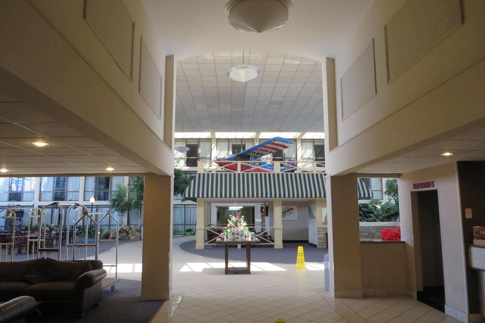 Days By Wyndham Airport Hotel