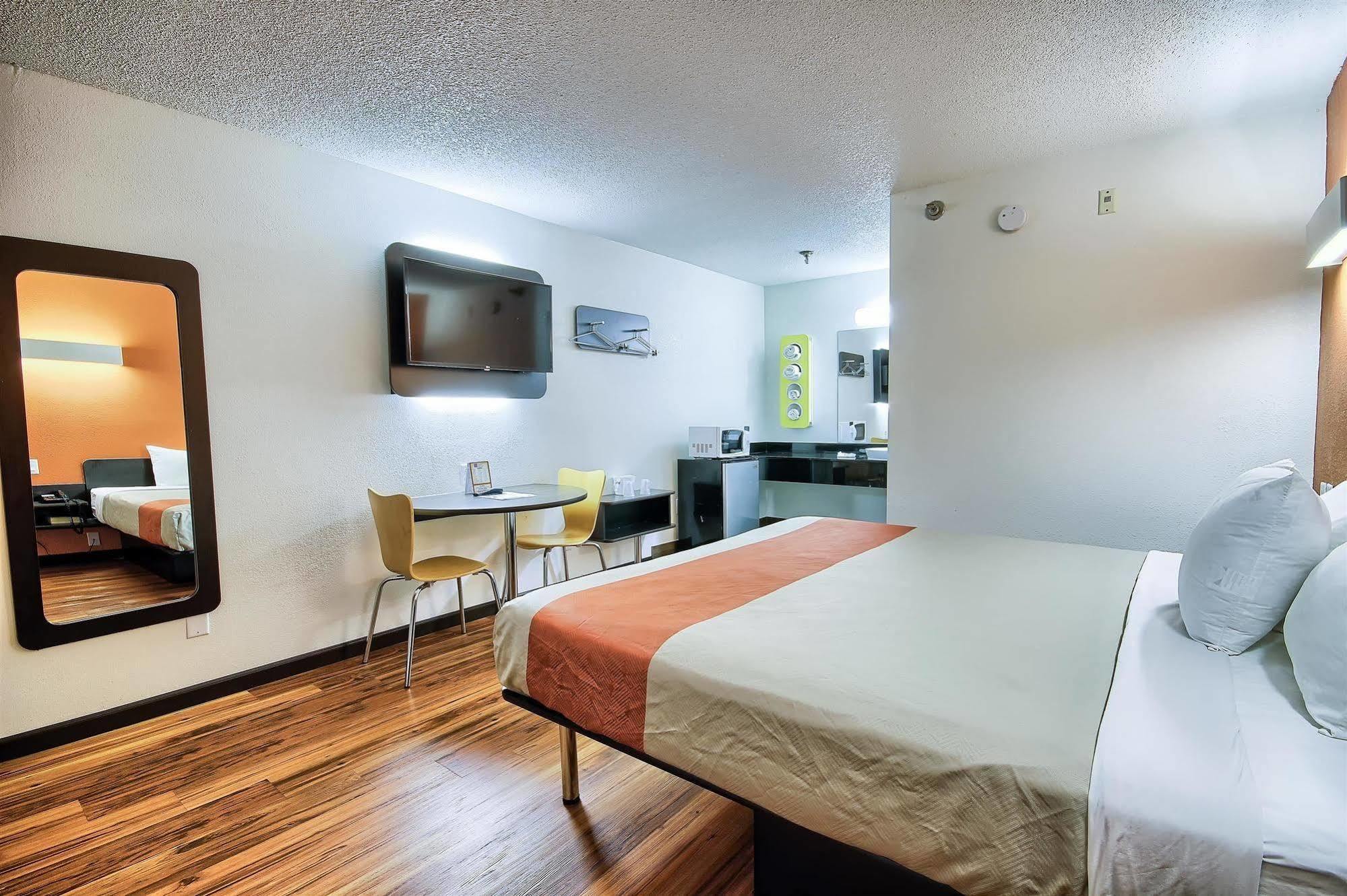 Hotel 6-columbus, Oh - West 2*