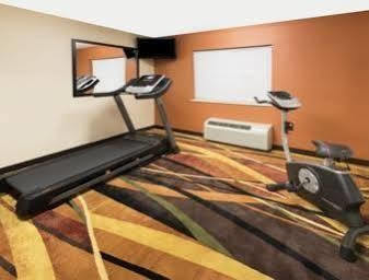 Super 8 By Wyndham West