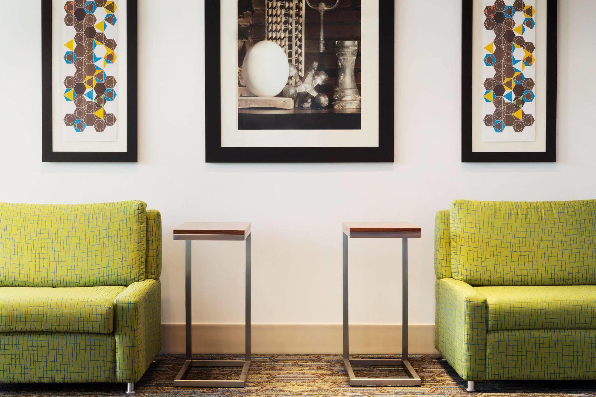 Express & - Airport East By Ihg 3* Columbus