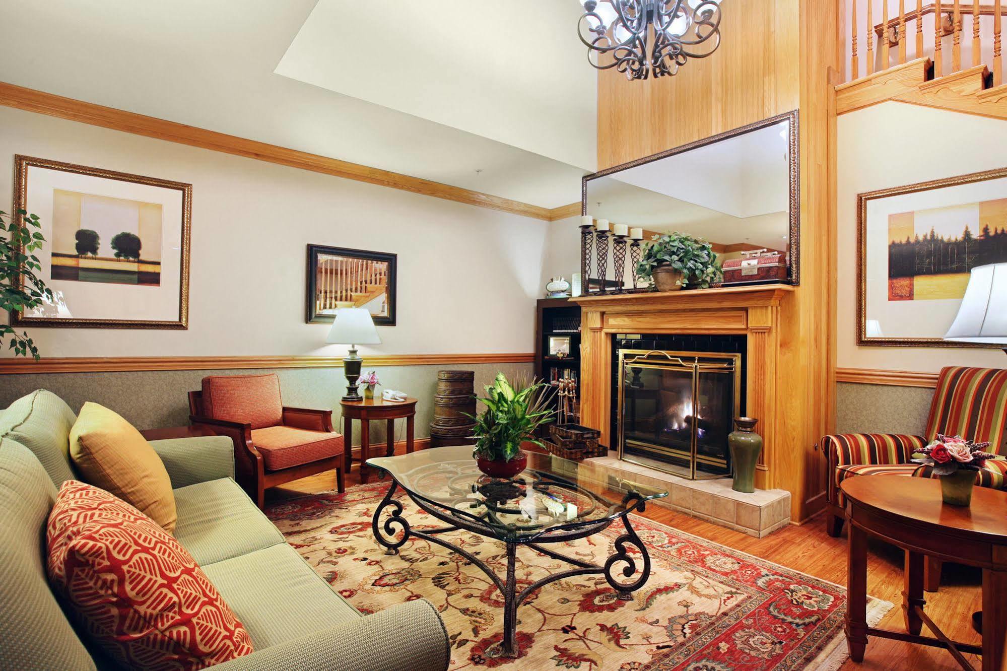 Express & - Airport East By Ihg Columbus