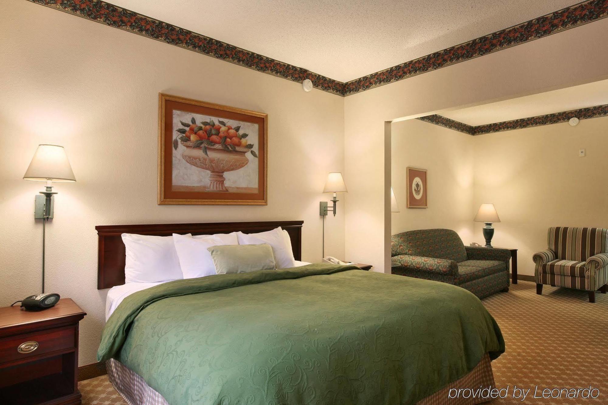 Express & - Airport East By Ihg Hotel 3*