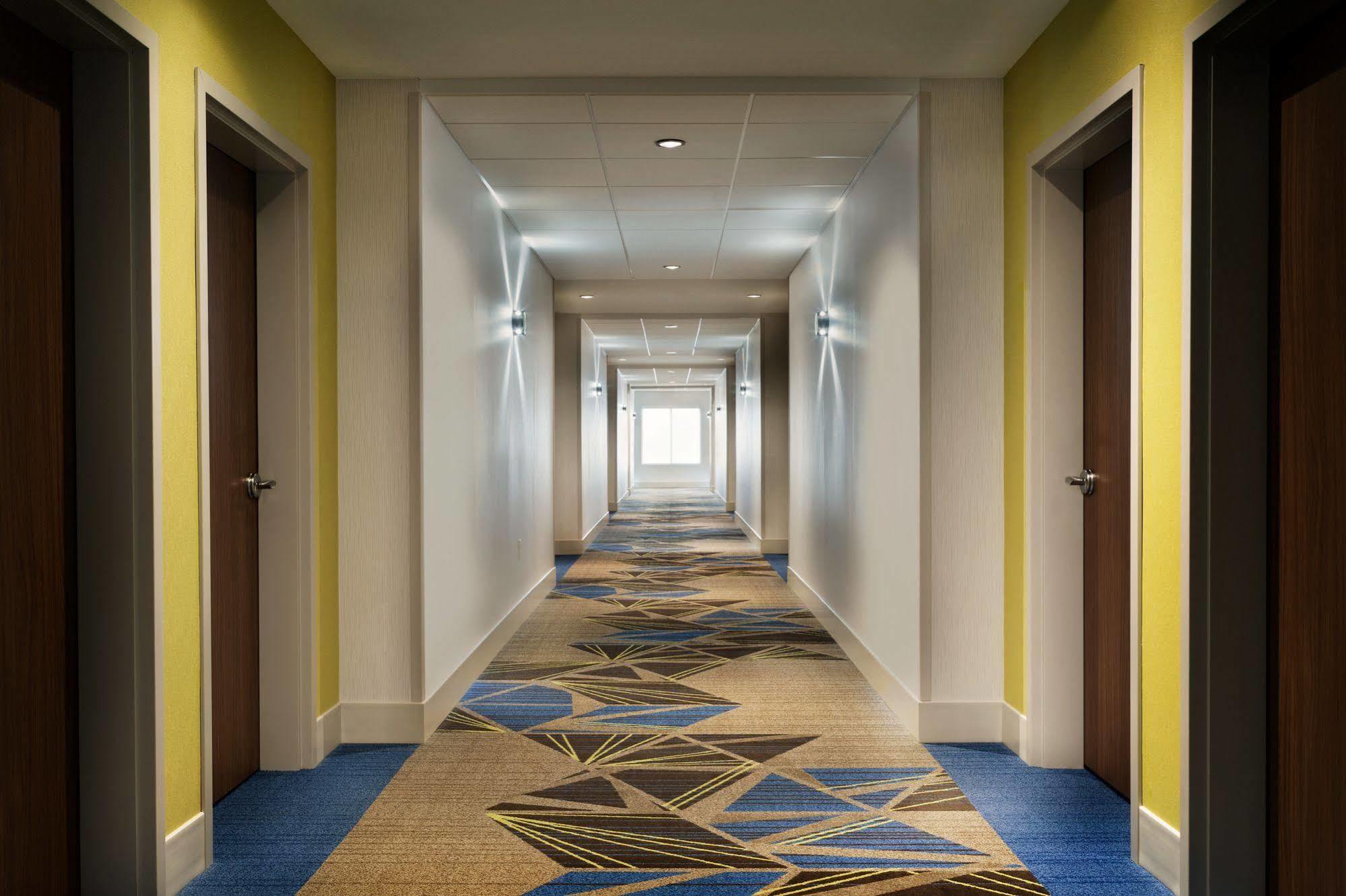 Hotel Express & - Airport East By Ihg
