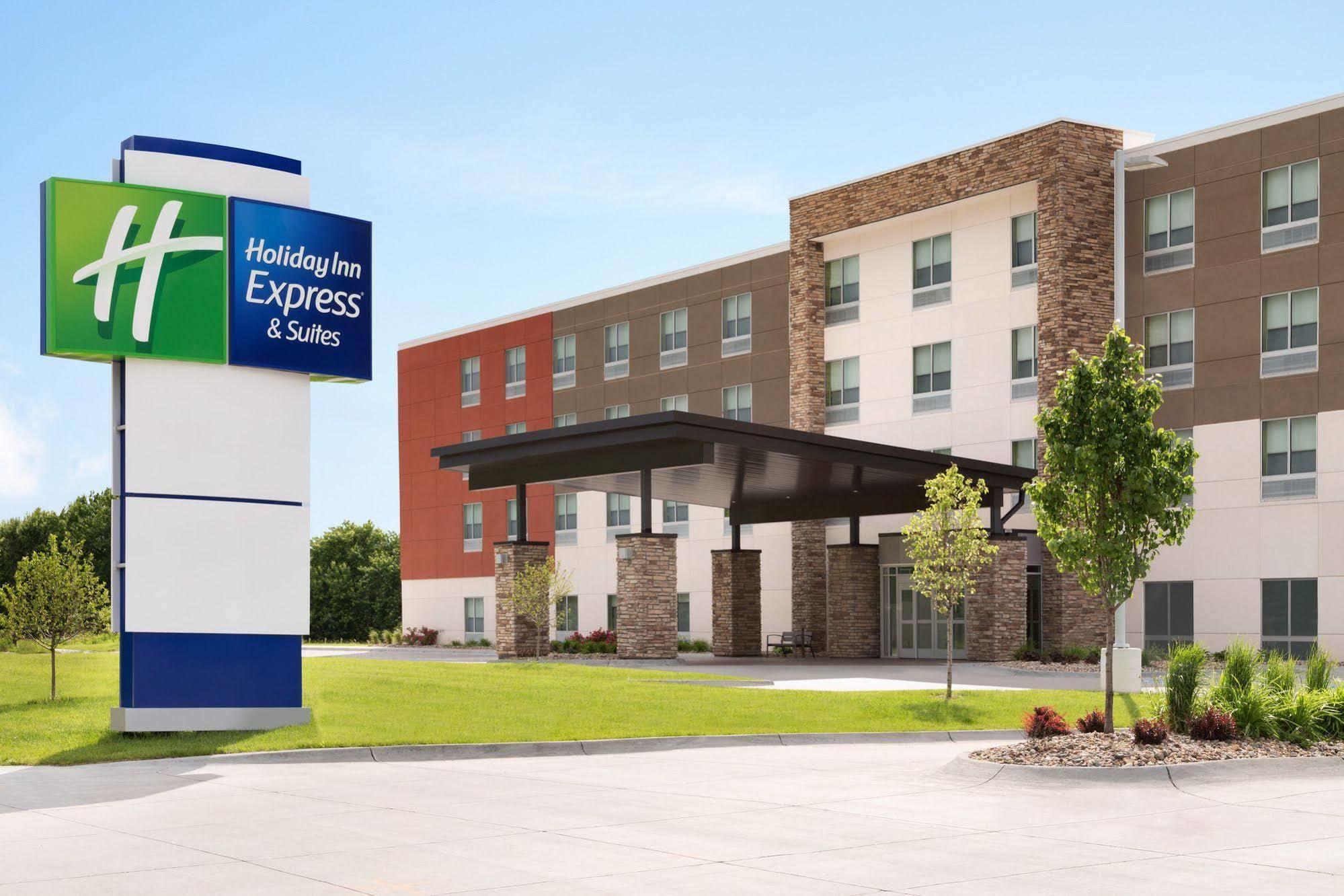 Hotel Express & - Airport East By Ihg 3*