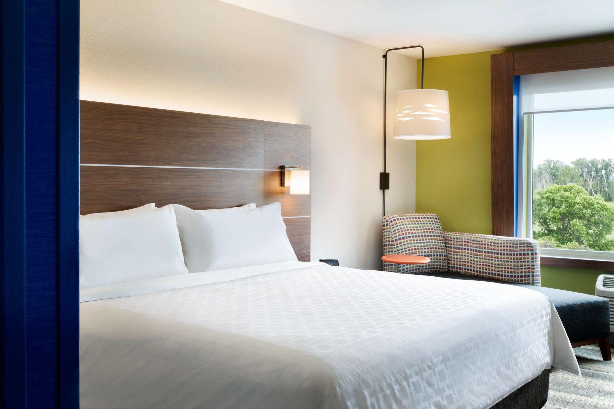 Express & - Airport East By Ihg 3*