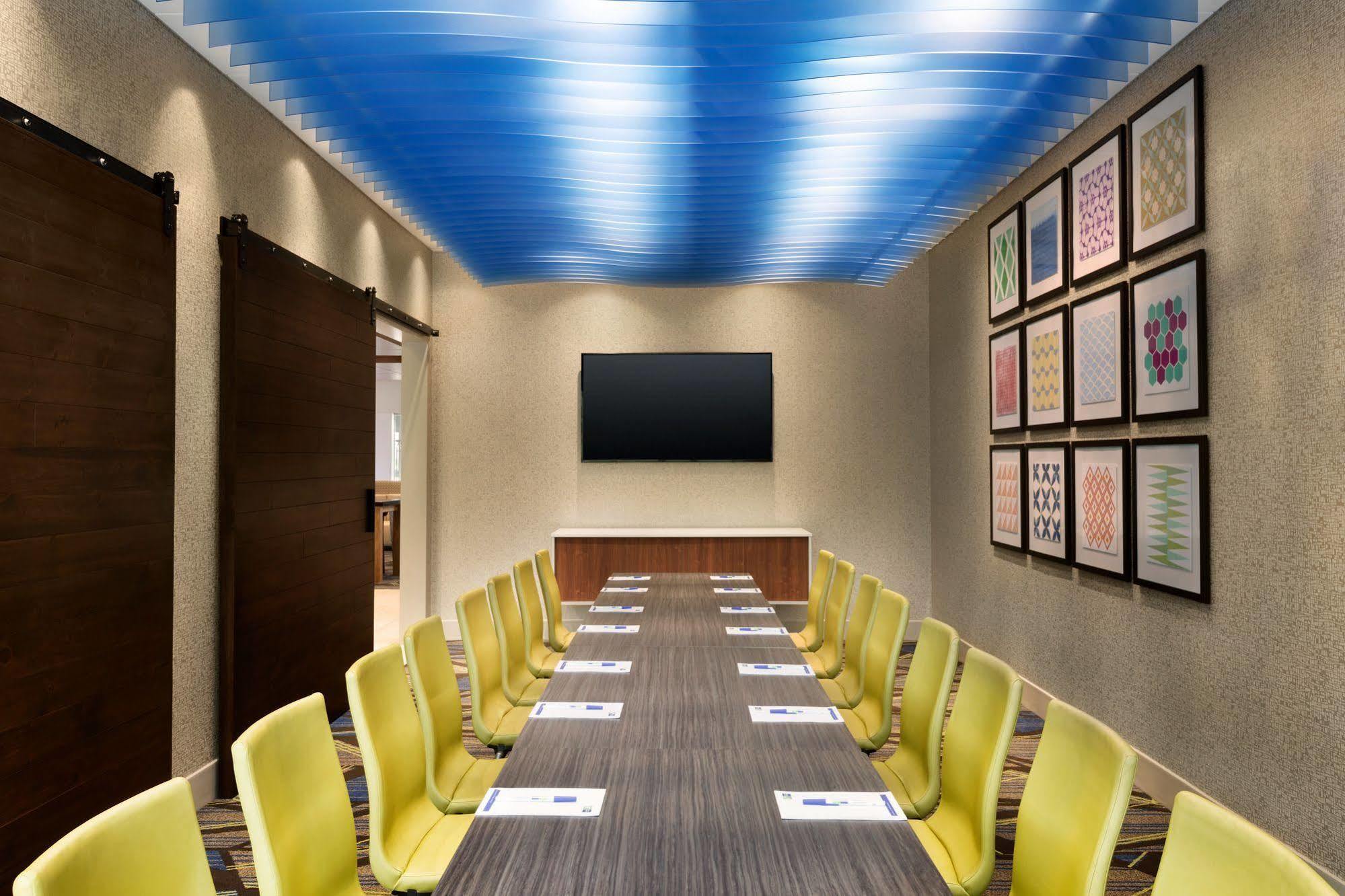 Hotel Express & - Airport East By Ihg